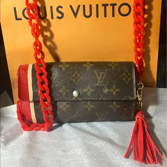 Louis Vuitton Handbags - Auth Louis Vuitton Monogram Sarah Wallet